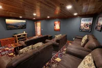 InCabinHeatedPool EV Charger Arcades-KingBeds-Sleeps20-W/D-EV2 - Private Pool