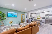 MI- Ranch style 3 bedroom 2 bath Quiet & safe Neighborhood king-bed! - Wi-Fi