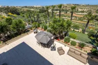 Villa Nirvana - 4 bedrooms (sleeps 8 + 2 kids) Qala village - Homestays
