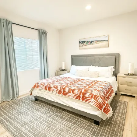 Cozy 2-bedroom apt West University Health Sciences Pomona