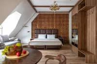 Hotel Red Wood