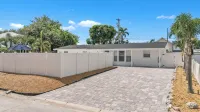 Lux pool home 10 minutes from Siesta Key and Downtown Sarasota! - مسبح خاص