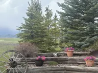 Old Chief Bunkhouse - ranch with views of Chief Mountain - 3 étoiles