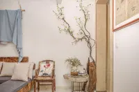 Solitude art inn Hotels near Lianhu
