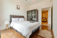 HostaHome Suites at Afiniti Residence Walk to Legoland - 屋上プール