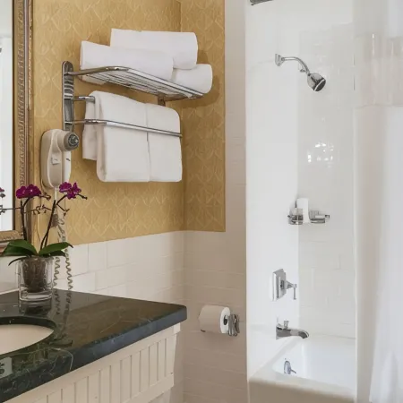 King George Hotel in Union Square – No Resort Fee Отели рядом с достопримечательностью «Театр Золотые ворота»