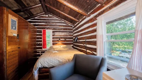 Jack Pine Cabin- North Frontenac Lodge Rustic Cabin