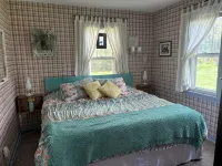 Romantic Cottage+Boating with Dock, + Atv Trails + Fishing+ .5 Mile to Downtown! - 3-Star