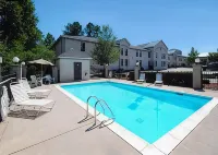 Clarion Pointe Apex - Holly Springs - piscine