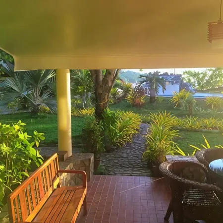 Puesta del Sol Beach Bungalows and Restobar
