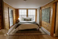"Black Hawk" - Overlook Cabin in RRG