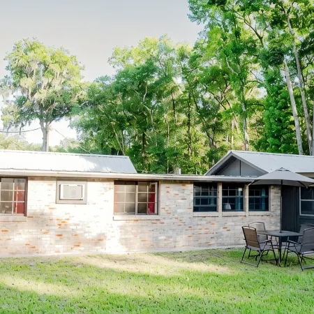 River House in Old Town FL with AC and Wi-Fi, Secluded But Not Remote, Enjoy! Отели в г. Дикси