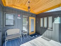 Near Lake + Trails: Rustic Newland Cabin w/ Deck! 에버리 카운티 호텔