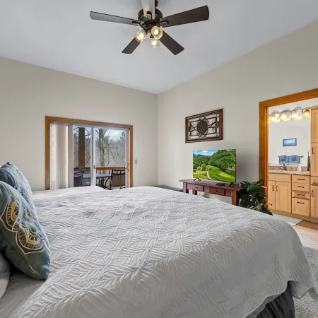 Resort Condo with Poker Table, 6 Beds and 1 Dog Permitted!