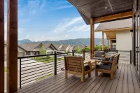 Brand New Custom 7-bedroom 6-Bath Home with Lake and Mountain Views!