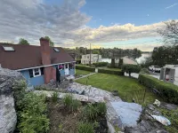 Charming 3-bedroom Lakehouse in Columbia with water views and dock