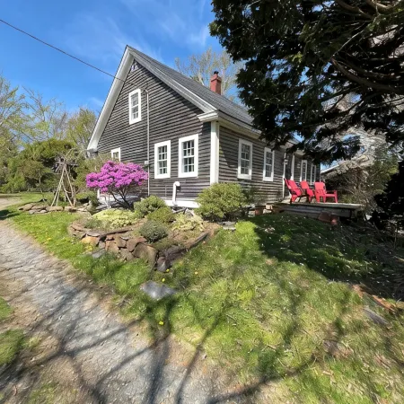 Historic 1785 Cape on 46 Forest Acres/ Water View/Pet Friendly