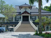 Anamcara Hotel & Convention Hotels near Puncak Pass