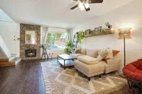 Cozy and modern townhome in Aurora, 5min from highway ! - Bungalows