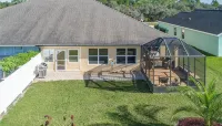 Spacious 2-bedroom villa in Sebring, screened patio, grill, bonus room, sleeps