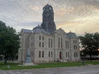 New Cozy 1 Bedroom/Bath Place Only 5 Minutes to Granbury’s Historic Square/Lake