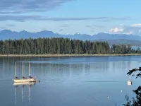 Ocean, mountain and harbour views. Family friendly house.