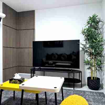 The Luxury Retreat, CalgaryCentral location, family oriented, feel at home! Others
