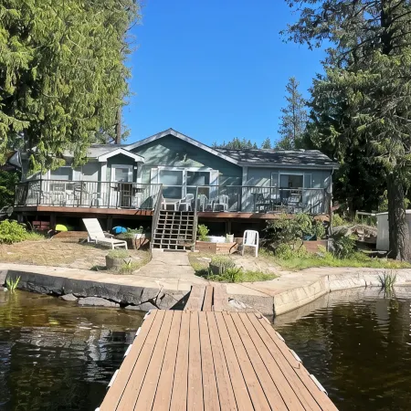 3-bedroom lakefront cabin with WiFi, AC and a private dock.  Bring the family!