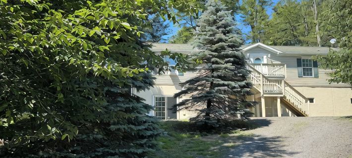 Poconos Retreat: Pools, Sauna, Lake & Outdoor Fun Hotels in Wayne County
