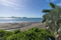 Private Luxurious Beachfront Villa with Chef, Household Staff, Concierge - Villas