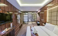 Royal Regantris Cendana