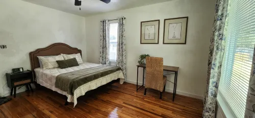 OldCharm Spacious 2bdrmhouse in perfect location in Burley with WiFi,Central Air - 2-Star