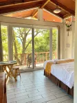 Beautiful Lakefront Treehouse - Apartments