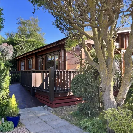 Willow Lodge, Holiday Log Cabin, Cedar Springs, Heacham. Close to the beach.