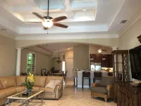 Newer Upscale Home with Htd Pool & Spa - Bike or Walk to Beaches and Restaurants - Gym