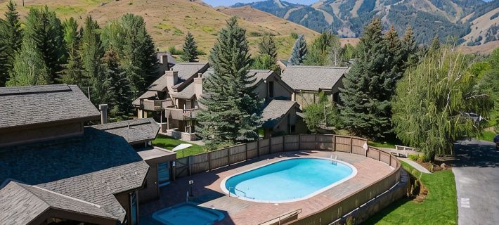 Sun Valley Amenities! Remodeled Ski in-Ski Out Condo with Pool and Hot Tub! Hotels in Blaine County