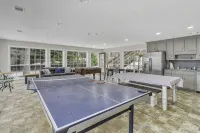 Game Room, Quiet Cove & Dock!  Lakefront! Sleeps 16