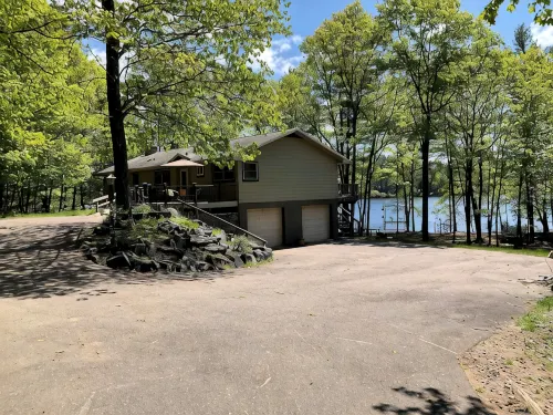 A Private Lake Estate on Eagle River Chain - 1 mi from Downtown - Balcony
