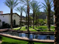 Summer City Escape into the Quite Legacy Villa Get-a-Way. Poolside View, King Bd - 4 stjerner