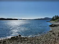 {Forget-Me-Not Inn} Alaskan Waterfront Vacation Rental (Deer Suite) โรงแรมในซิตกา