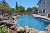 Spacious 4 Br Home, with Fireplace, Wet Bar, Pool, & Indoor Jacuzzi Tub.