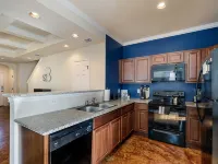 20% OFF Updated 3BR 2.5BTH Townhome - Pet-friendly - Fast WiFi-Driveaway Parking Hotels in Selma