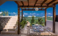 Luxury Waterfront Villa with private gym and cinema