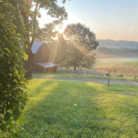 Scenic 4-bedroom Farm House, Tree Farm & Arboretum with trails in Sugar Grove