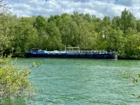 Cosy and convivial houseboat