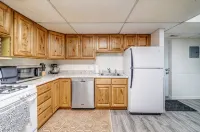 Orem Lower Level Apartment w/ Hot Tub access! 6 minutes to Provo Canyon - สำหรับครอบครัว