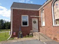 Roomy Studio Apartment Attached to Historic Country Church in the Yadkin Valley - Homestays