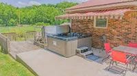 Hillside Hideout With Scenic Bluegrass Hot Tub Views! - Homestays