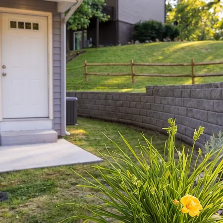 Cozy and quiet new townhome minutes from the mall exit.