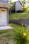 Cozy and quiet new townhome minutes from the mall exit. - Homestays